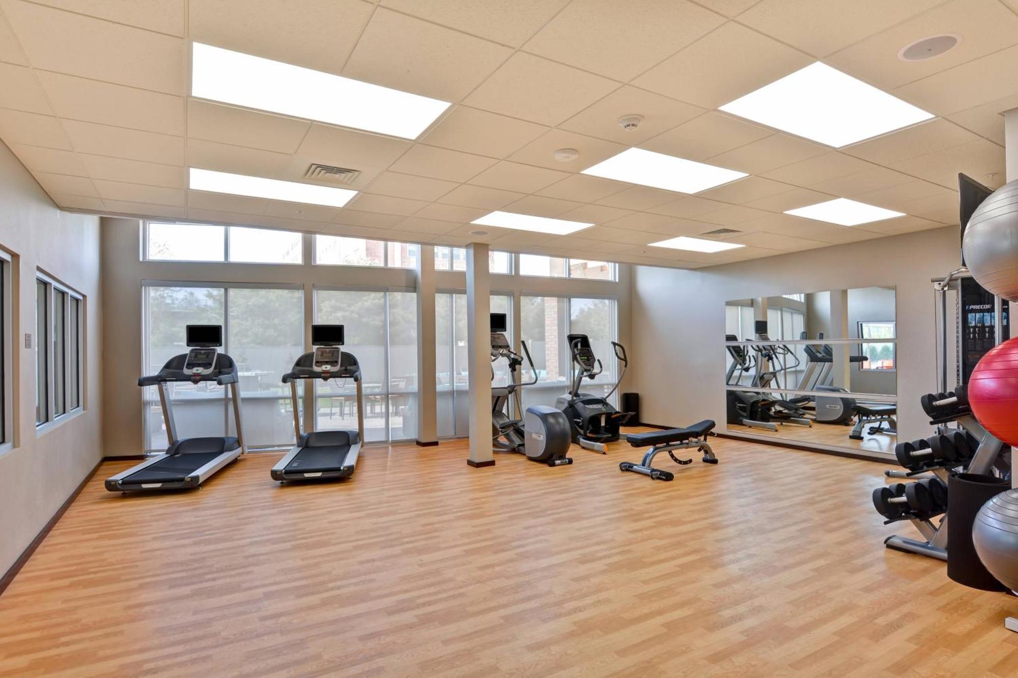 Courtyard By Marriott Long Island Islip/Courthouse Complex Hotel Central Islip Buitenkant foto