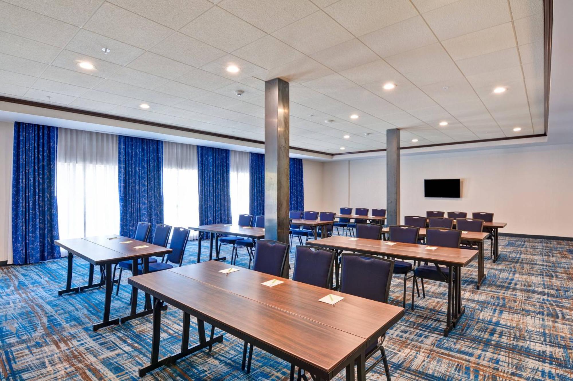 Courtyard By Marriott Long Island Islip/Courthouse Complex Hotel Central Islip Buitenkant foto