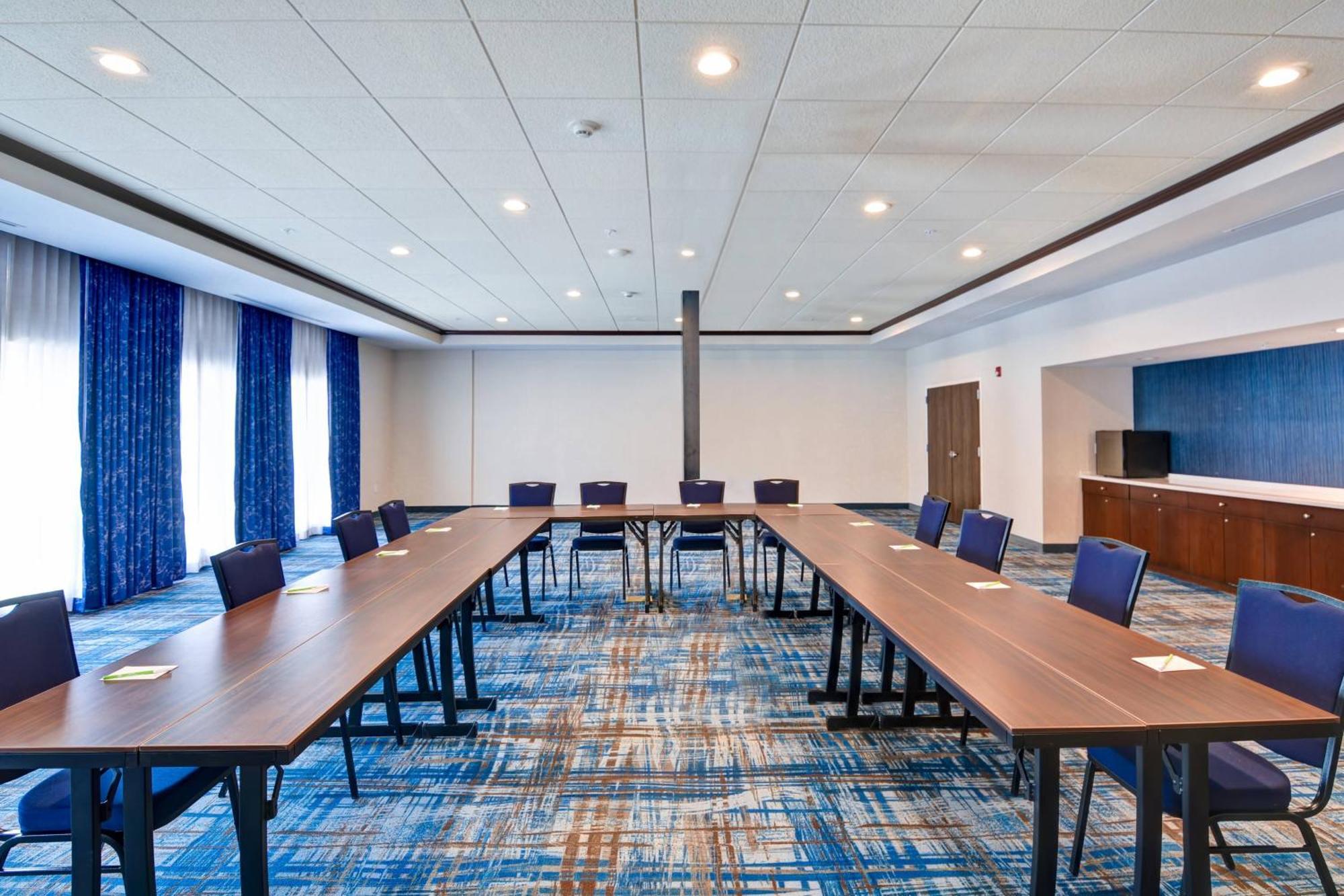 Courtyard By Marriott Long Island Islip/Courthouse Complex Hotel Central Islip Buitenkant foto