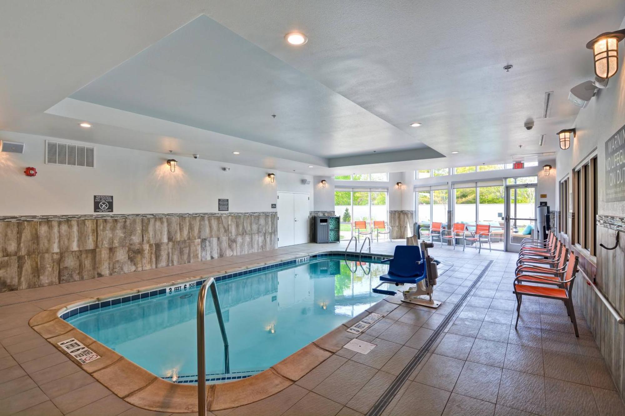 Courtyard By Marriott Long Island Islip/Courthouse Complex Hotel Central Islip Buitenkant foto