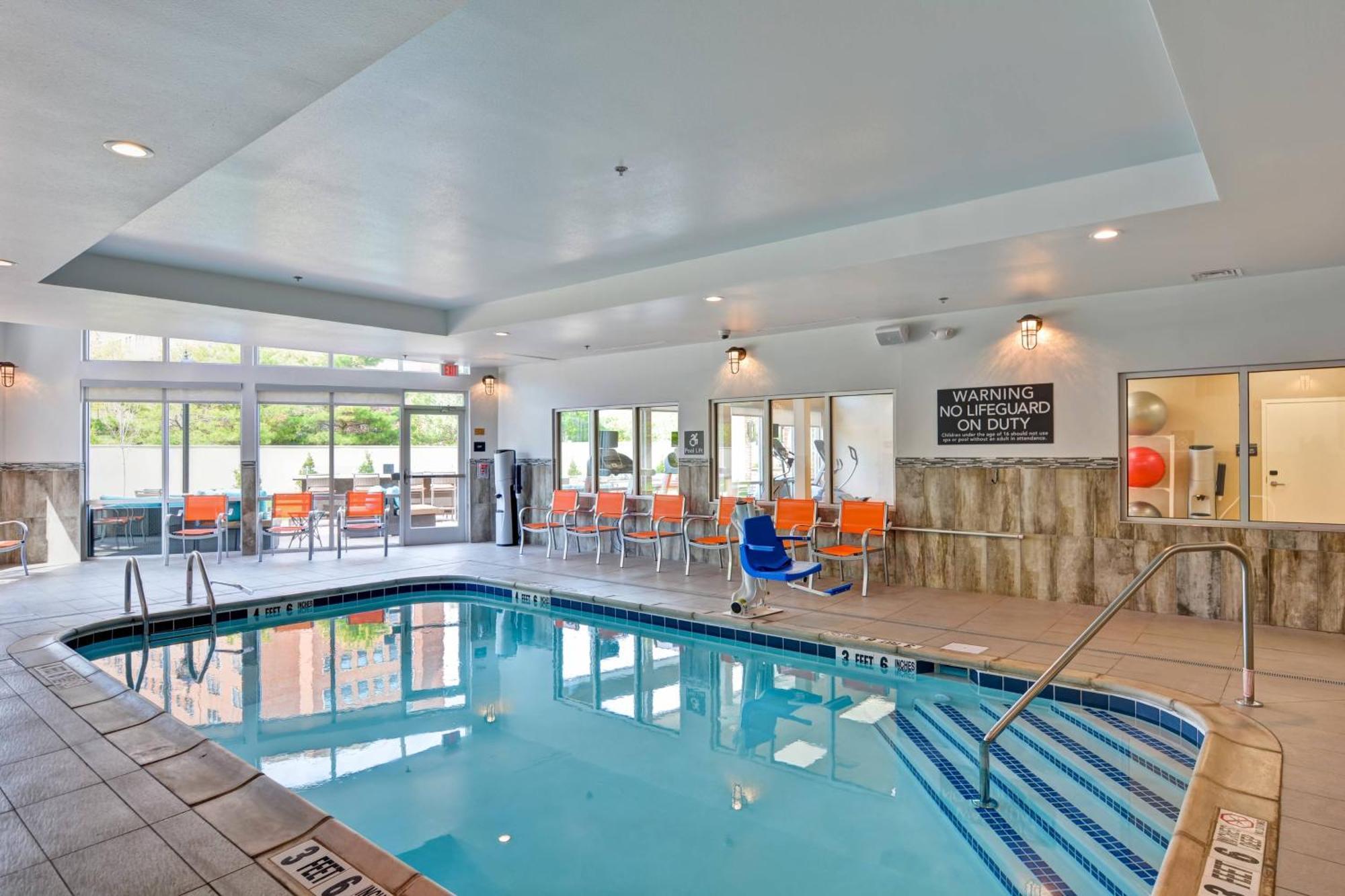 Courtyard By Marriott Long Island Islip/Courthouse Complex Hotel Central Islip Buitenkant foto