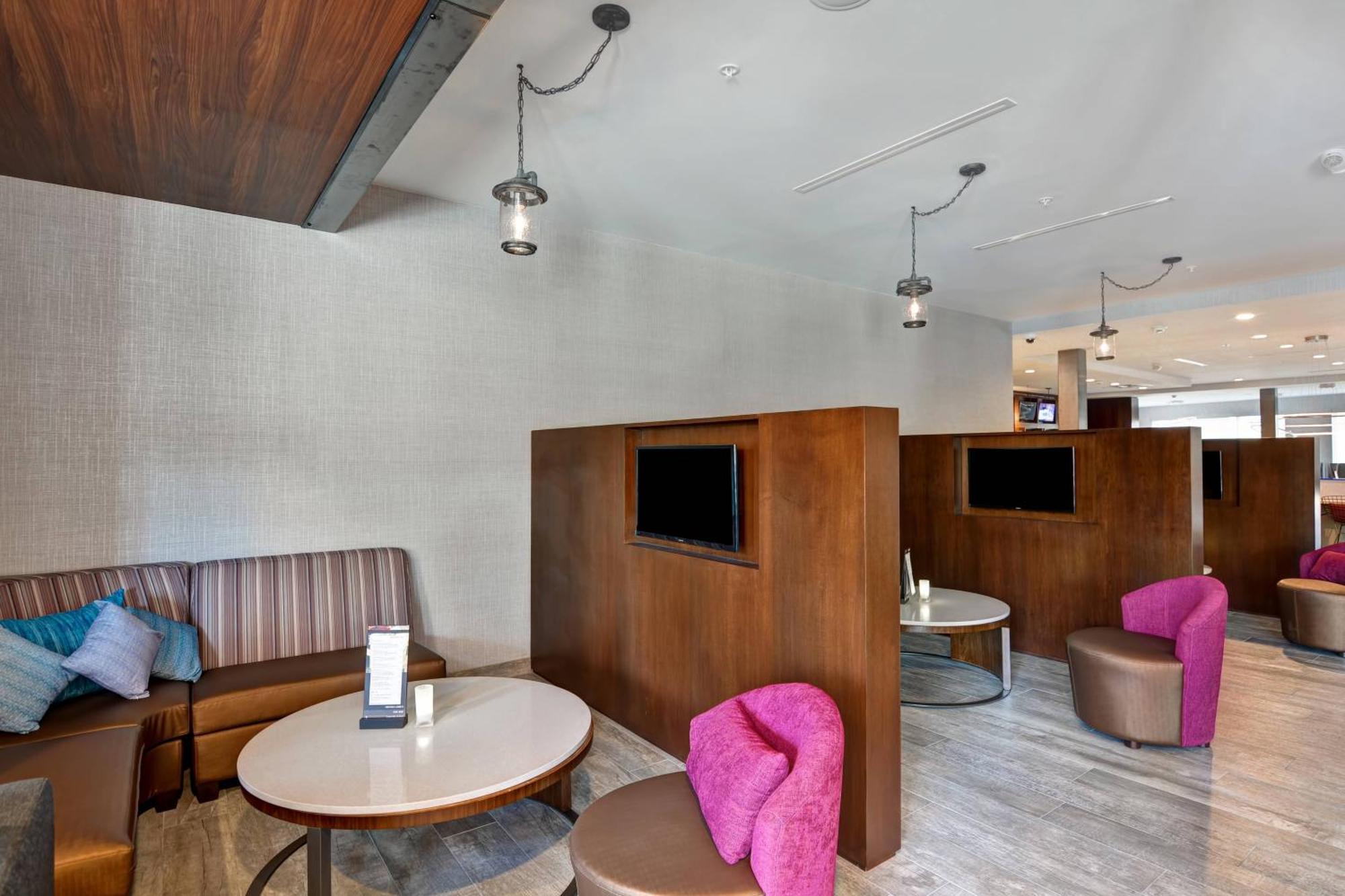 Courtyard By Marriott Long Island Islip/Courthouse Complex Hotel Central Islip Buitenkant foto