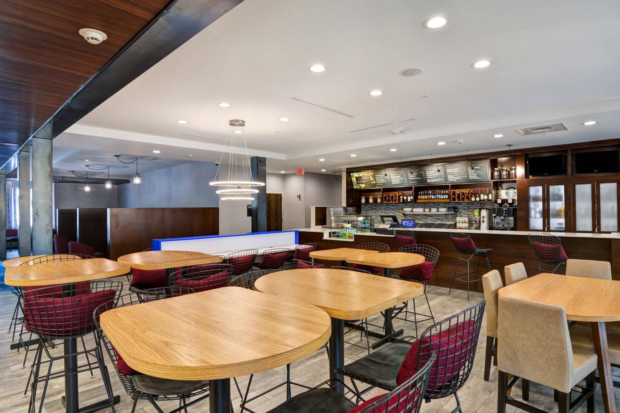 Courtyard By Marriott Long Island Islip/Courthouse Complex Hotel Central Islip Buitenkant foto