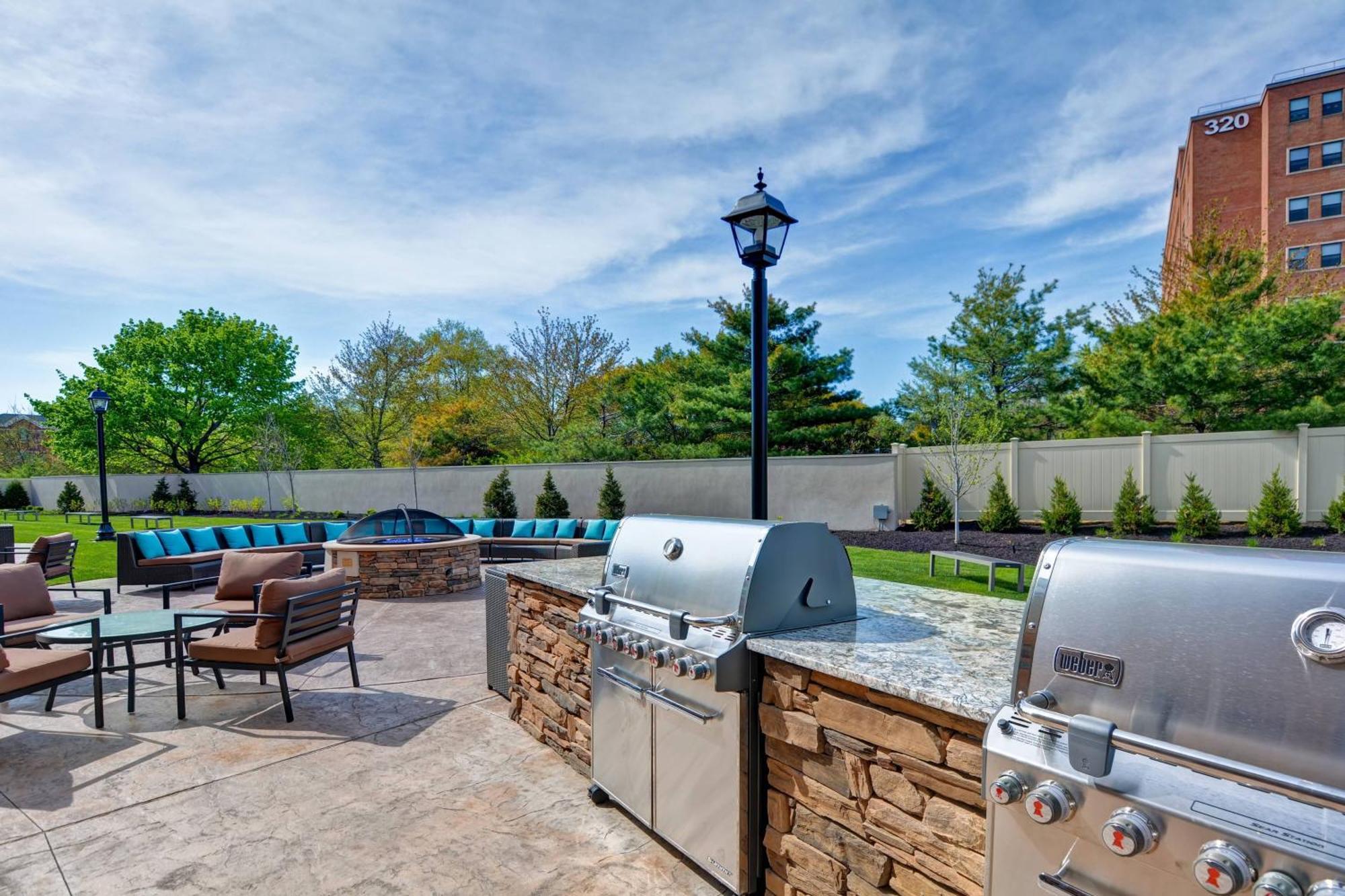 Courtyard By Marriott Long Island Islip/Courthouse Complex Hotel Central Islip Buitenkant foto